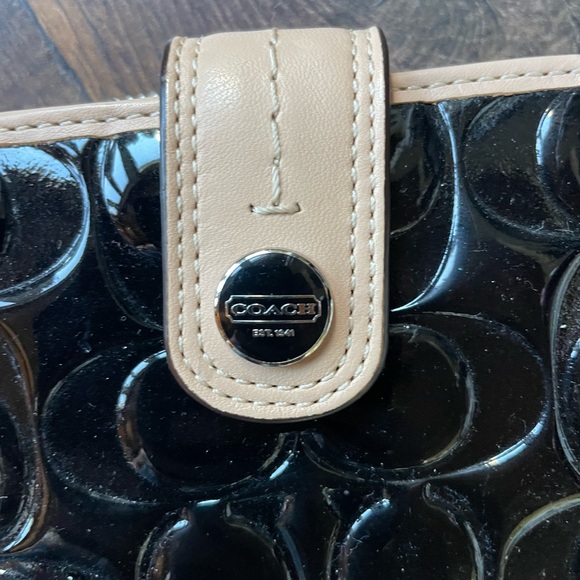 🖤Coach Patent Leather Black and Tan Wallet🖤 - Picture 2 of 7